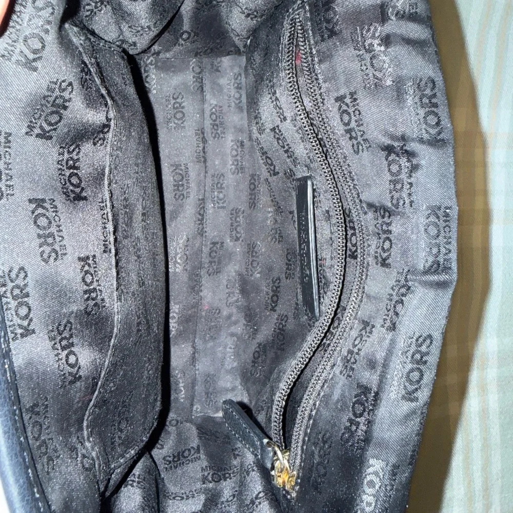 Michael Kors Fulton Pebbled Leather Crossbody with large gold logo - Picture 5 of 5